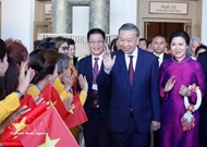 Top leader talks economic rise, state overhaul with OV community in Thailand